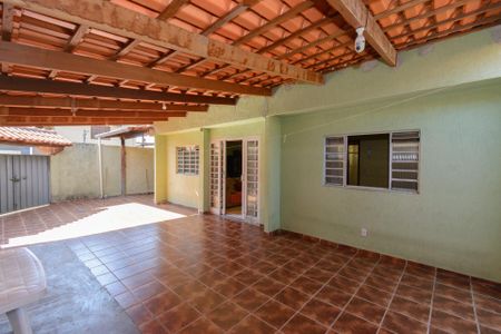 Casa à venda com 213m², 3 quartos e 4 vagas Casa à venda com 213m², 3 quartos e 4 vagasGaragem