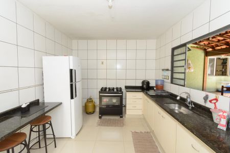 Casa à venda com 213m², 3 quartos e 4 vagas Casa à venda com 213m², 3 quartos e 4 vagasCozinha
