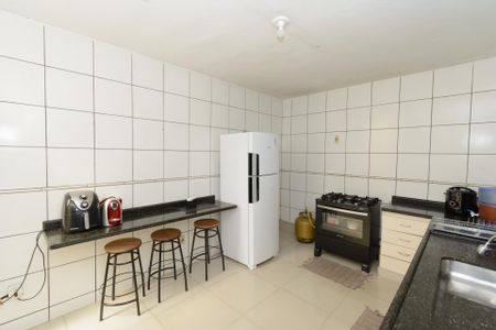 Casa à venda com 213m², 3 quartos e 4 vagas Casa à venda com 213m², 3 quartos e 4 vagasCozinha