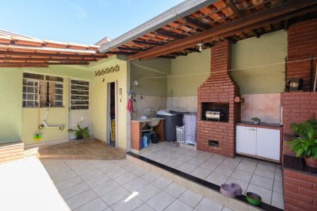 Casa à venda com 213m², 3 quartos e 4 vagas Casa à venda com 213m², 3 quartos e 4 vagasEspaço Gourmet