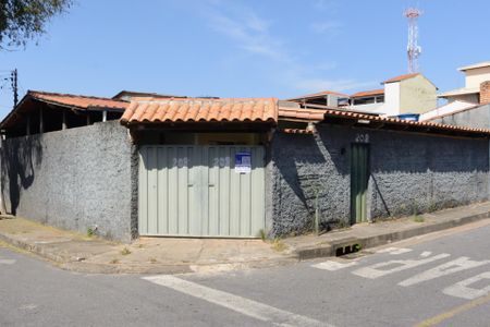 Casa à venda com 213m², 3 quartos e 4 vagas Casa à venda com 213m², 3 quartos e 4 vagasFachada