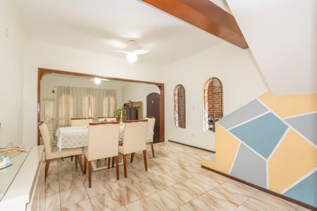Casa à venda com 198m², 3 quartos e 2 vagasSala