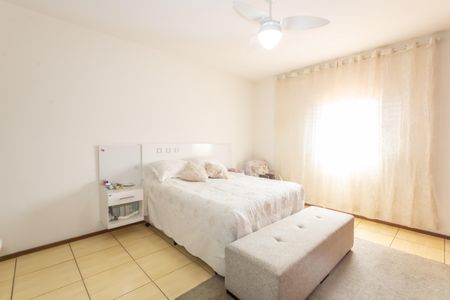 Casa à venda com 198m², 3 quartos e 2 vagasSuíte