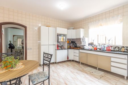 Casa à venda com 198m², 3 quartos e 2 vagasCozinha