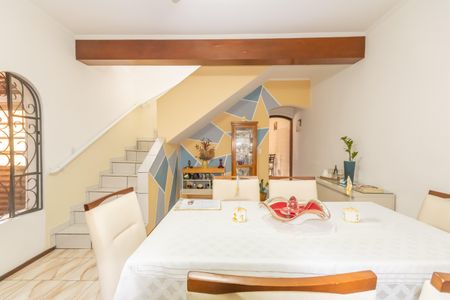 Casa à venda com 198m², 3 quartos e 2 vagasSala