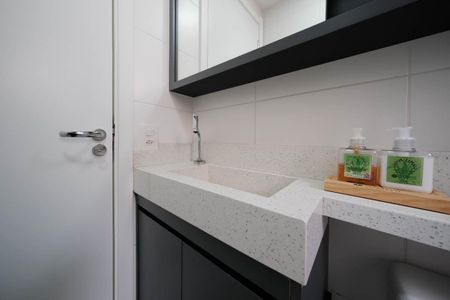 Banheiro de apartamento à venda com 2 quartos, 41m² em Vila Penteado, São Paulo
