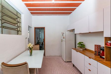 Casa à venda com 240m², 3 quartos e 2 vagas Casa à venda com 240m², 3 quartos e 2 vagasCasa 2
