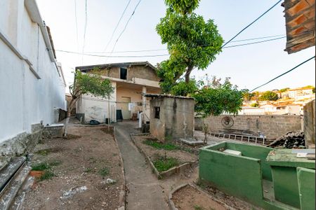 Casa à venda com 240m², 3 quartos e 2 vagas Casa à venda com 240m², 3 quartos e 2 vagasQuintal