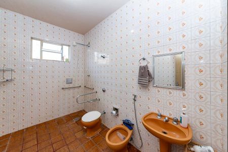 Casa à venda com 240m², 3 quartos e 2 vagas Casa à venda com 240m², 3 quartos e 2 vagasBanheiro Social