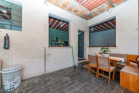 Casa à venda com 240m², 3 quartos e 2 vagas Casa à venda com 240m², 3 quartos e 2 vagasCasa 2