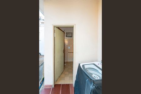 Casa à venda com 240m², 3 quartos e 2 vagas Casa à venda com 240m², 3 quartos e 2 vagasBanheiro de serviço