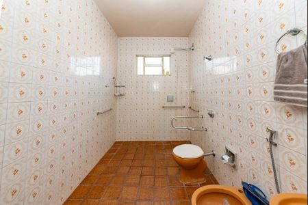 Casa à venda com 240m², 3 quartos e 2 vagas Casa à venda com 240m², 3 quartos e 2 vagasBanheiro Social