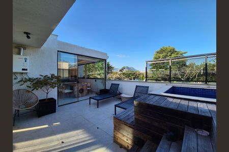 Apartamento à venda com 222m², 3 quartos e 2 vagas Apartamento à venda com 222m², 3 quartos e 2 vagasÁrea externa