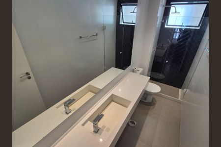 Apartamento à venda com 222m², 3 quartos e 2 vagas Apartamento à venda com 222m², 3 quartos e 2 vagasBanheiro