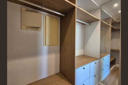 Apartamento à venda com 222m², 3 quartos e 2 vagas Apartamento à venda com 222m², 3 quartos e 2 vagasCloset da suite 1