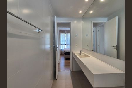 Apartamento à venda com 222m², 3 quartos e 2 vagas Apartamento à venda com 222m², 3 quartos e 2 vagasBanheiro