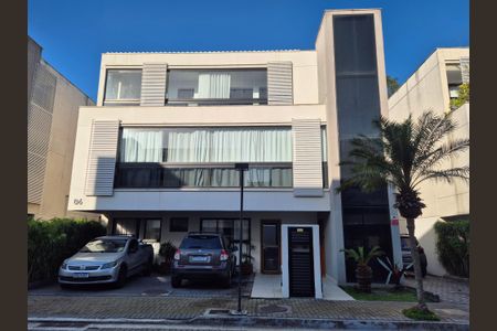 Apartamento à venda com 222m², 3 quartos e 2 vagas Apartamento à venda com 222m², 3 quartos e 2 vagasFachada