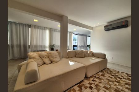 Apartamento à venda com 222m², 3 quartos e 2 vagas Apartamento à venda com 222m², 3 quartos e 2 vagasSala