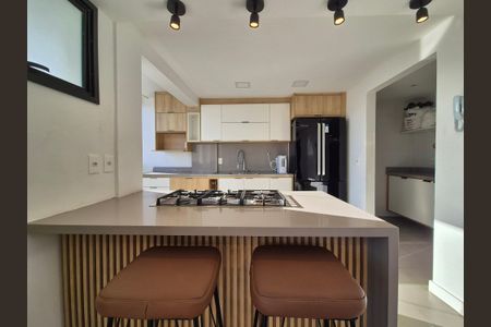 Apartamento à venda com 222m², 3 quartos e 2 vagas Apartamento à venda com 222m², 3 quartos e 2 vagasCozinha