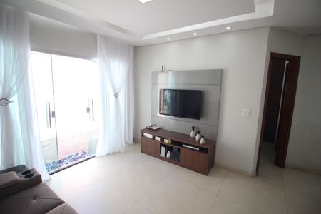 Sala de casa para alugar com 2 quartos, 246m² em Eldorado, Contagem