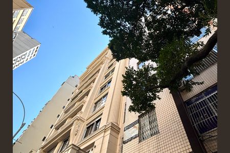 Apartamento à venda com 120m², 3 quartos e sem vaga Apartamento à venda com 120m², 3 quartos e sem vagaFachada