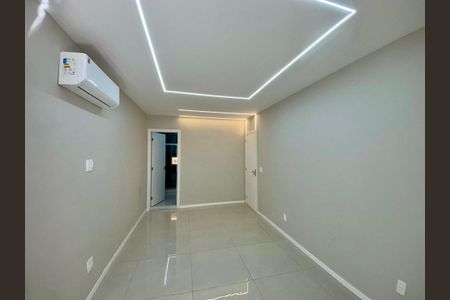 Apartamento à venda com 120m², 3 quartos e sem vaga Apartamento à venda com 120m², 3 quartos e sem vagaSuite