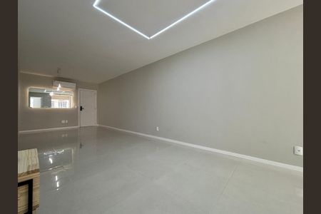Apartamento à venda com 120m², 3 quartos e sem vaga Apartamento à venda com 120m², 3 quartos e sem vagaSala