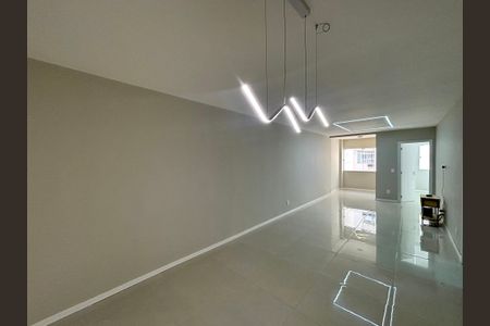 Apartamento à venda com 120m², 3 quartos e sem vaga Apartamento à venda com 120m², 3 quartos e sem vagaSala