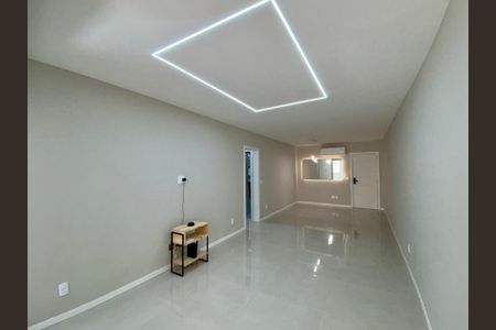 Apartamento à venda com 120m², 3 quartos e sem vaga Apartamento à venda com 120m², 3 quartos e sem vagaSala