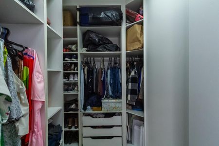 Apartamento à venda com 151m², 2 quartos e 2 vagas Apartamento à venda com 151m², 2 quartos e 2 vagasCloset da suíte