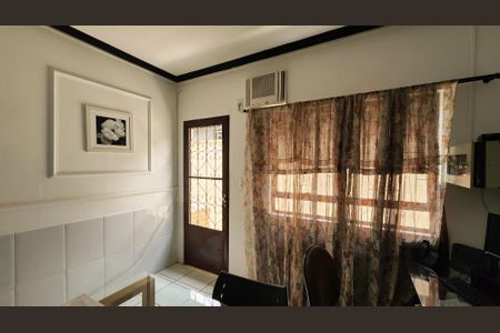 Casa à venda com 94m², 3 quartos e sem vaga Casa à venda com 94m², 3 quartos e sem vagaSala