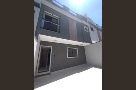 Casa à venda com 80m², 2 quartos e 2 vagas Casa à venda com 80m², 2 quartos e 2 vagasFachada