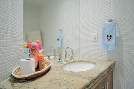 Apartamento à venda com 160m², 5 quartos e 4 vagasBanheiro da Suíte 1