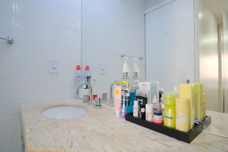 Apartamento à venda com 160m², 5 quartos e 4 vagasBanheiro da Suíte 2