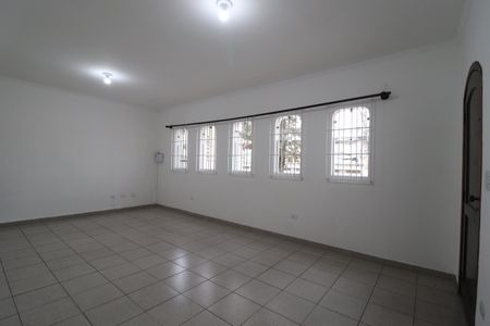 Casa à venda com 194m², 2 quartos e 3 vagasSala