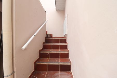 Casa à venda com 194m², 2 quartos e 3 vagasEscada