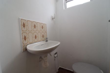 Casa à venda com 194m², 2 quartos e 3 vagasBanheiro de Serviço