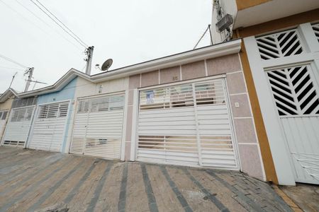 Casa à venda com 96m², 2 quartos e 2 vagasFachada