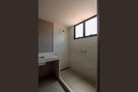 Casa de condomínio à venda com 750m², 6 quartos e 6 vagas Casa de condomínio à venda com 750m², 6 quartos e 6 vagasBanheiro da Suíte 4