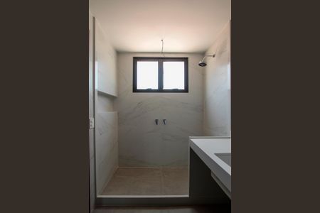 Casa de condomínio à venda com 750m², 6 quartos e 6 vagas Casa de condomínio à venda com 750m², 6 quartos e 6 vagasBanheiro da Suíte 3