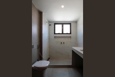 Casa de condomínio à venda com 750m², 6 quartos e 6 vagas Casa de condomínio à venda com 750m², 6 quartos e 6 vagasBanheiro da Suíte 1