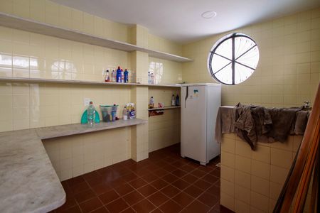 Casa de condomínio à venda com 750m², 6 quartos e 6 vagas Casa de condomínio à venda com 750m², 6 quartos e 6 vagasÁrea de Serviço