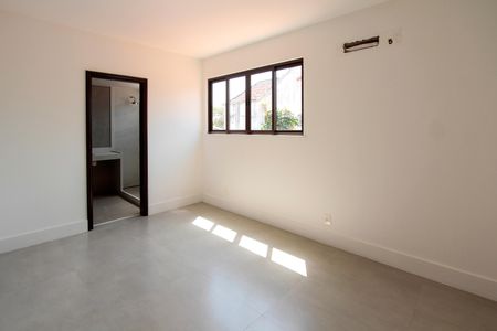 Casa de condomínio à venda com 750m², 6 quartos e 6 vagas Casa de condomínio à venda com 750m², 6 quartos e 6 vagasSuíte 4