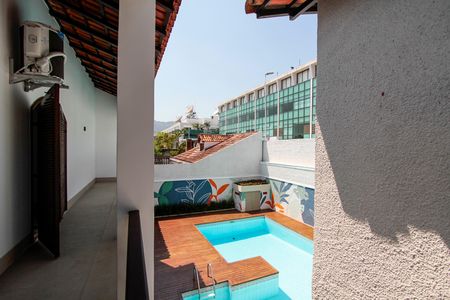 Casa de condomínio à venda com 750m², 6 quartos e 6 vagas Casa de condomínio à venda com 750m², 6 quartos e 6 vagasVaranda Suíte 2
