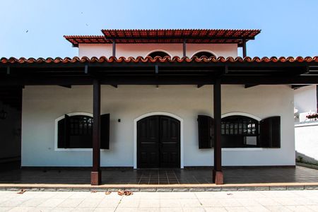 Casa de condomínio à venda com 750m², 6 quartos e 6 vagas Casa de condomínio à venda com 750m², 6 quartos e 6 vagasEntrada
