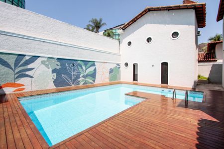 Casa de condomínio à venda com 750m², 6 quartos e 6 vagas Casa de condomínio à venda com 750m², 6 quartos e 6 vagasPiscina