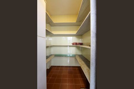 Casa de condomínio à venda com 750m², 6 quartos e 6 vagas Casa de condomínio à venda com 750m², 6 quartos e 6 vagasDespensa