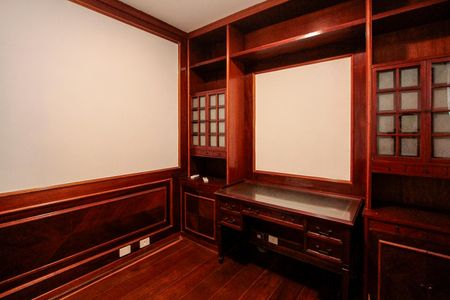 Casa de condomínio à venda com 750m², 6 quartos e 6 vagas Casa de condomínio à venda com 750m², 6 quartos e 6 vagasEscritório