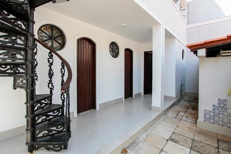 Casa de condomínio à venda com 750m², 6 quartos e 6 vagas Casa de condomínio à venda com 750m², 6 quartos e 6 vagasQuartos de serviço