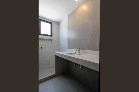 Casa de condomínio à venda com 750m², 6 quartos e 6 vagas Casa de condomínio à venda com 750m², 6 quartos e 6 vagasBanheiro da Suíte 1